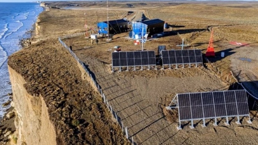 Tensión con Chile: tras el reclamo de Gabriel Boric, Argentina remueve el panel solar