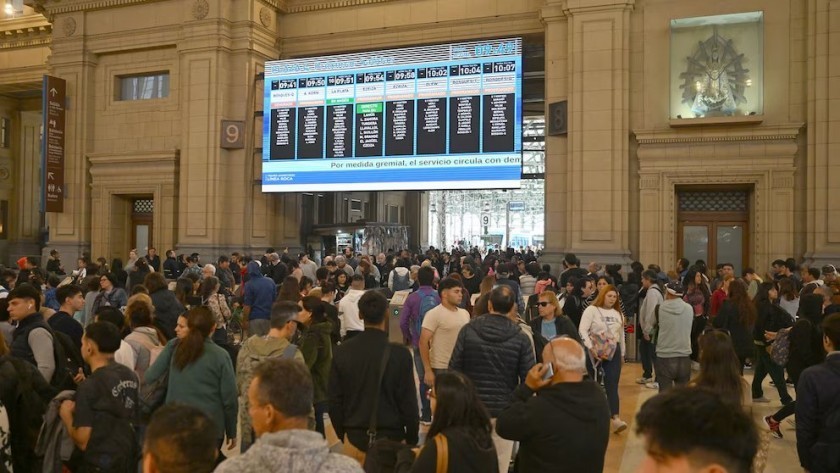 Sigue la medida de fuerza de La Fraternidad: los trenes circulan a 30 kilómetros por hora