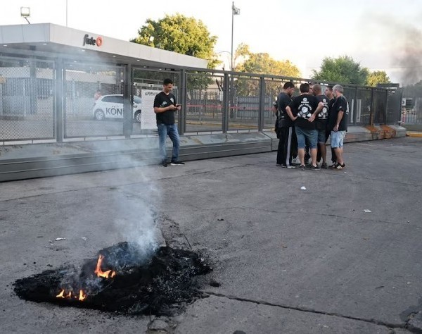 Cerró la fábrica de neumáticos FATE y despidió más de 900 trabajadores
