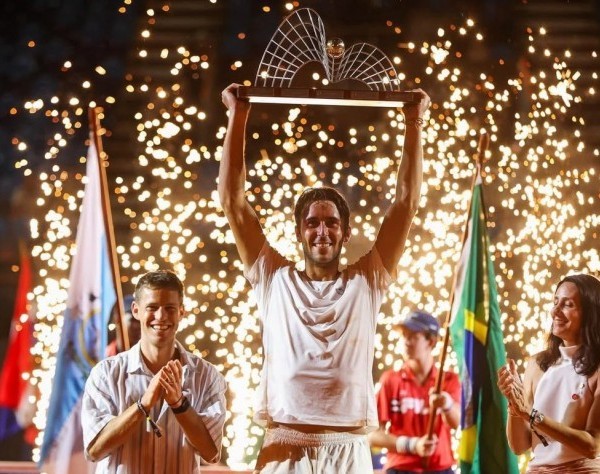 Tomás Etcheverry derrotó a Tabilo y es campeón del ATP 500 de Río