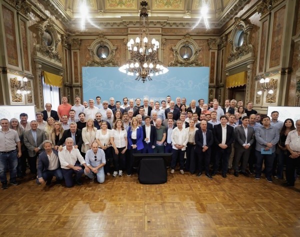 Axel Kicillof dice que repartirá a las comunas fondos que recupere de la Nación