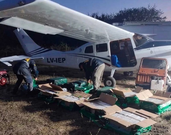 Interceptaron una avioneta en Santa Fe y secuestraron más de 400 kilos de cocaína