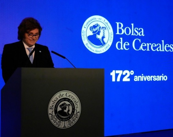 Milei anunció la baja de retenciones al trigo, a la cebada y a la soja