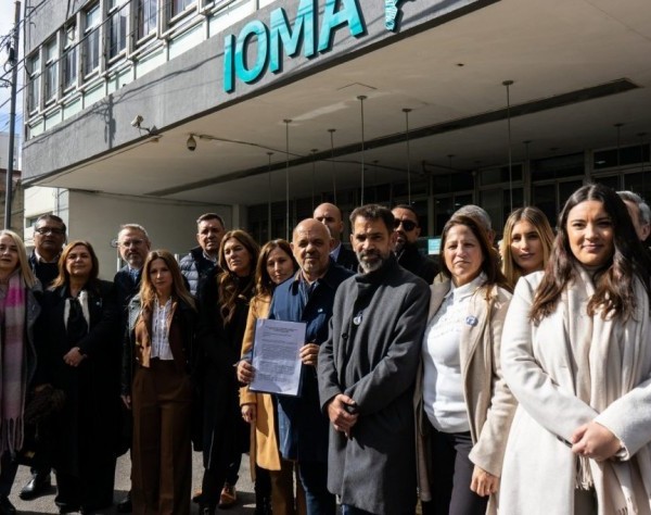 El oficialismo logró postergar la sesión pedida por la oposición por la crisis del IOMA