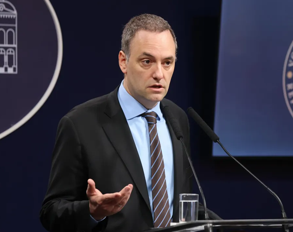 Ahora suena Santilli: Manuel Adorni presentó su renuncia a la Jefatura de Gabinete