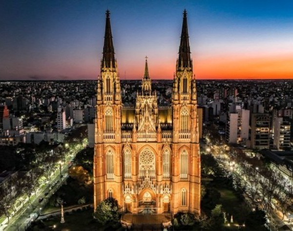 Encuesta mundial: La Catedral de La Plata fue elegida como la más linda