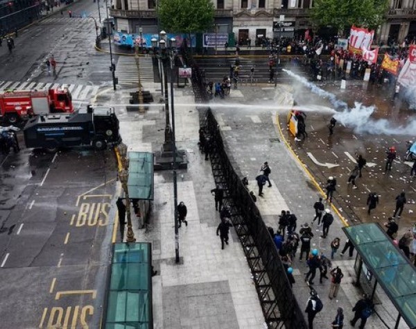 Marcha Universitaria: nuevo reclamo por la Ley de Financiamiento finalizó con incidentes y detenidos